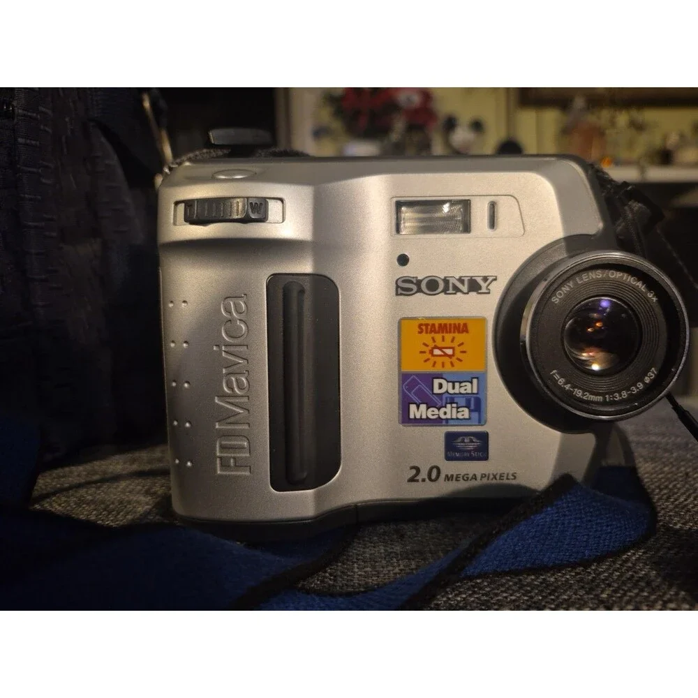 RARE VINTAGE Sony Mavica MVC FD200 2.0MP Vintage Digital Camera Dual Media +CASE
